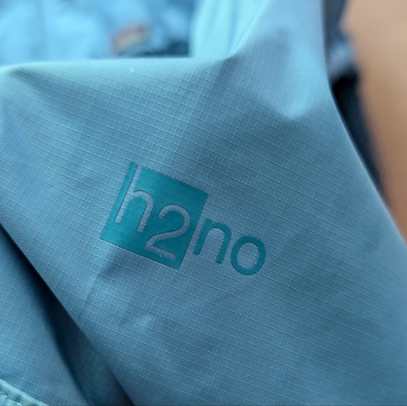 Women's Patagonia rain jacket - Picture 2 of 4